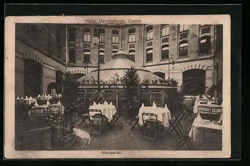 AK Essen /Ruhr, Innengarten des Hotels Vereinshaus mit gedeckten Tischen