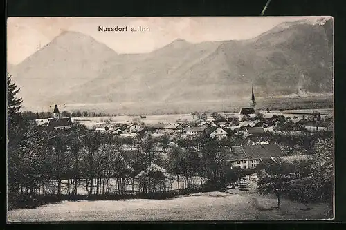 AK Nussdorf a. Inn, Ortschaft vor Bergpanorama