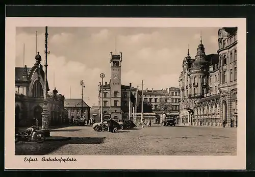 AK Erfurt, Parkende Autos auf dem Bahnhofsplatz
