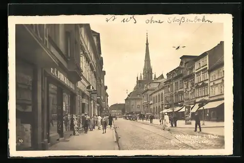 AK Mühlhausen i. Th., Hindenburgstrasse mit Kirche und Geschäften
