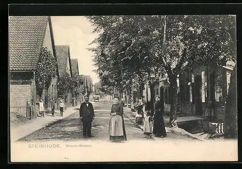 AK Steinhude, Strand-Strasse mit Einwohnern