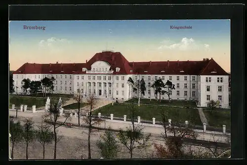 AK Bromberg, Kriegsschule mit Strassenpartie