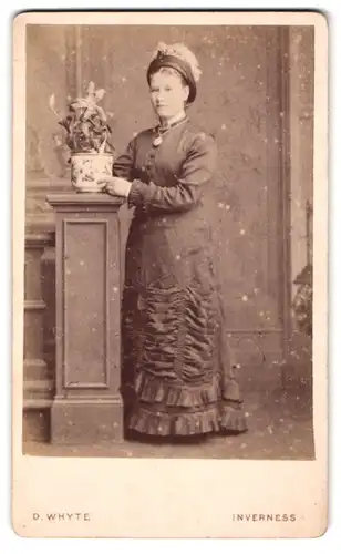Fotografie D. Whyte, Inverness, Church Street 52, Junge Dame mit Kopfputz
