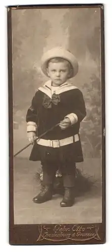 Fotografie Gebr. Otto, Oranienburg, Süsses kleines Kind mit Matrosenkragen und Hut