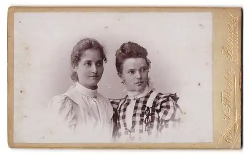 Fotografie Emil Flasche, Barmen, Heckinghauser-Strasse 19, Zwei bildhübsche Schwestern im Profil