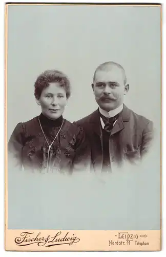 Fotografie Fischer & Ludwig, Leipzig, Nordstr. 11, Bürgerliches Paar in hübscher Kleidung