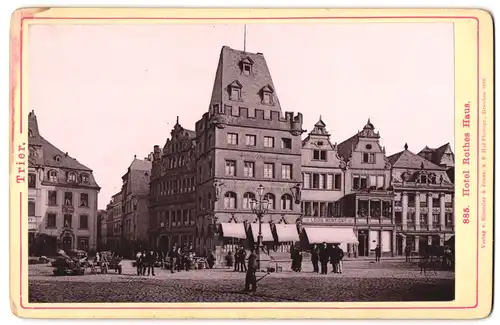 Fotografie Lichtdruck Römmler & Jonas, Dresden, Ansicht Trier, Hotel Rothes Haus mit Geschäften und Marktständen