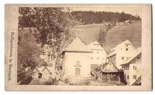 Fotografie unbekannter Fotograf, Mariazell, Ansicht Mariazell, Partie am Heiligenbrunn, frühe Aufnahme