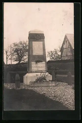 AK Mousseaux-Neuville, Monument commémoratif de guerre 1914-1918