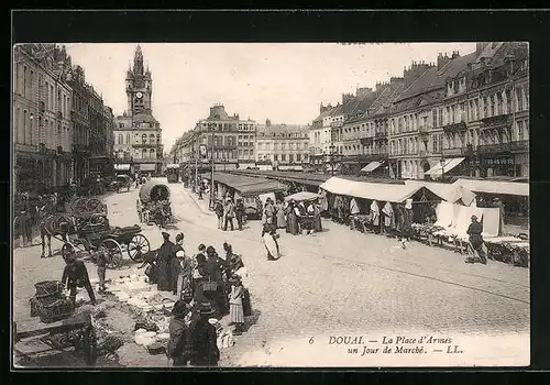 AK Douai, La Place d'Armes un Jour de Marché