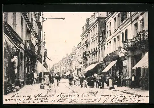 AK Douai, Strassenpartie mit Passanten