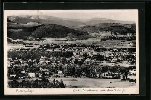 AK Bad Warmbrunn / Riesengeb., Ortschaft vor Bergpanorama