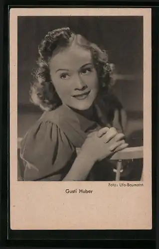AK Schauspielerin Gusti Huber mit lockigem Haar