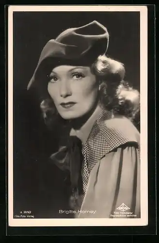 AK Schauspielerin Brigitte Horney mit strengem Blick