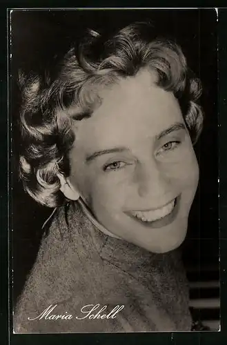 AK Schauspielerin Maria Schell mit einem strahlenden Lächeln