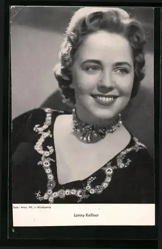 AK Schauspielerin Lonny Kellner it edlem Collier