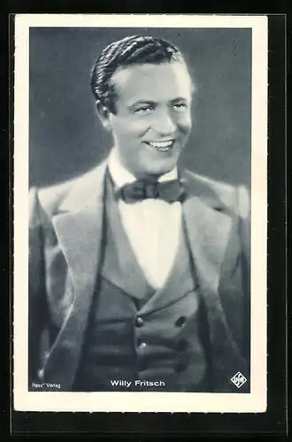 AK Schauspieler Willy Fritsch mit charmantem Lächeln