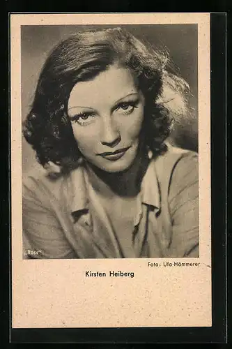 AK Schauspielerin Kirsten Heiberg blickt fragend in die Kamera