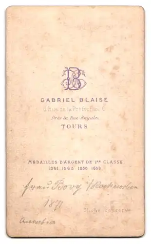 Fotografie Gabriel Blaise, Tours, Portrait ältere Dame Frau Bouvy im Biedermeierkleid