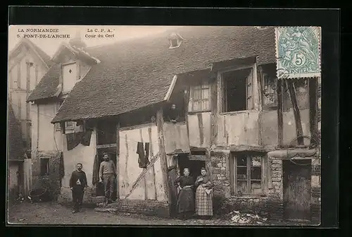 AK Pont-de-l`Arche, La Normandie, La C. P. A., Cour du Cerf