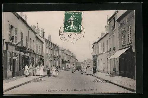 AK Nangis, Rue de la Poterie, Strassenpartie