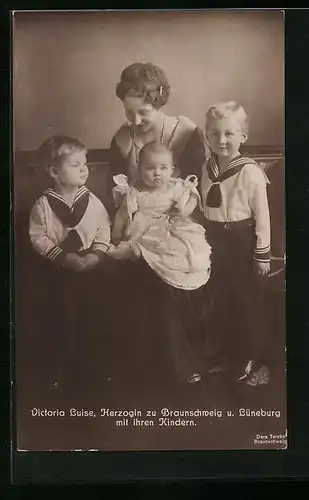 AK Victoria Louise Herzogin von Braunschweig u. Lüneburg mit ihren Kindern
