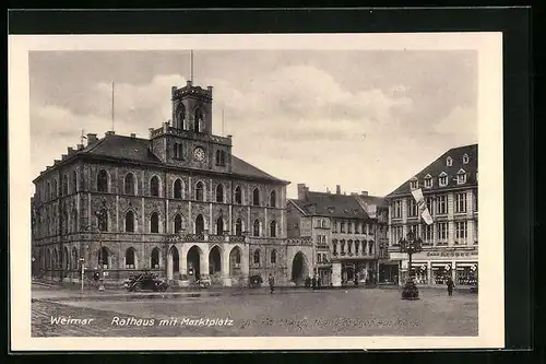 AK Weimar, Rathaus und Geschäft am Marktplatz