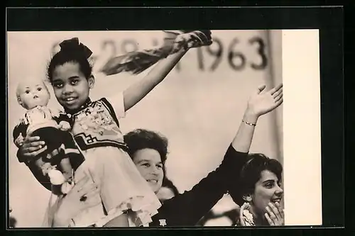 AK Moskau, Weltkongress der Frauen 1963, Die erste Kosmonautin Valentina Tereschkowa, DDR-Propaganda