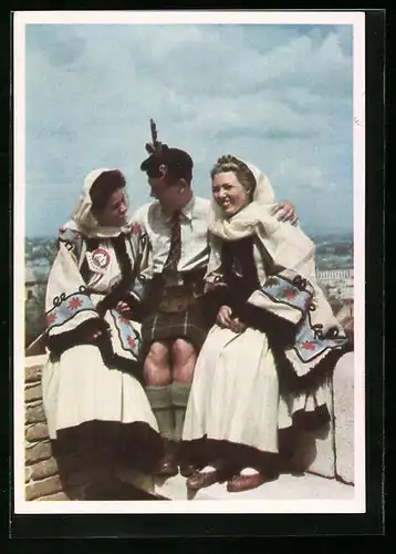 AK Frohe Weltjugend in Tracht, DDR-Propaganda