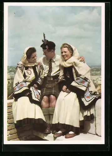 AK Frohe Weltjugend in Tracht, DDR-Propaganda