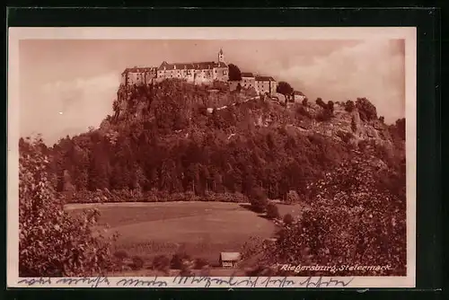 AK Riegersburg i. d. Steiermark, Ansicht der Burg von den Feldern aus