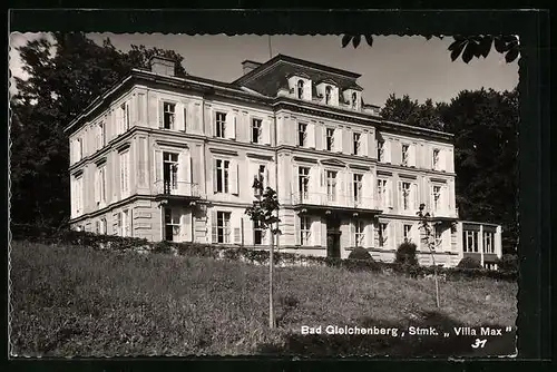 AK Bad Gleichenberg in der Steiermark, vor der Villa Max