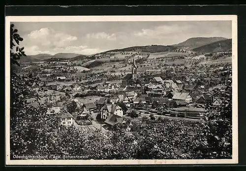 AK Oberharmersbach i. Schwarzwald, Generalansicht, Blick auf die Kirche