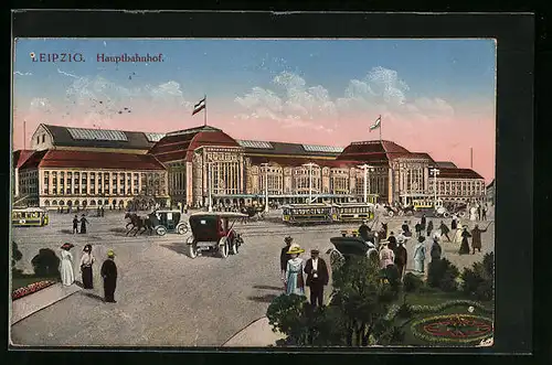AK Leipzig, der Hauptbahnhof, Strassenbahnen und Passanten davor