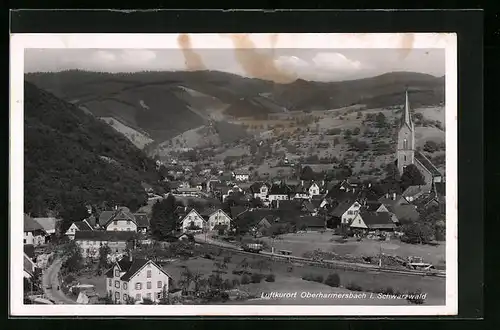 AK Oberharmersbach im Schwarzwald, Ortstotale mit der Kirche, gasthof und Pension z. Stube