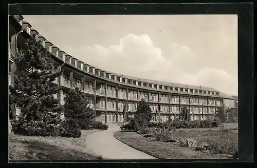 AK Halle Saale, im Garten des Bezirkskrankenhaus Dölau