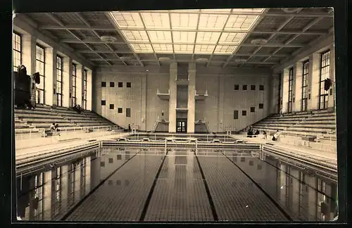 AK Rostock, im Hallenschwimmbad Neptun, die Halle mit Sprungturm