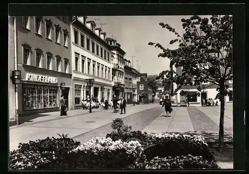 AK Weissenfels, Passanten auf dem Karl-Marx-Platz