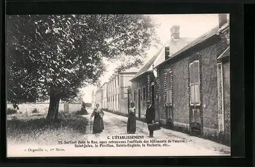 AK Orgeville, C. L`Établissement, Sortant dans la Rue nous retrouvons l`enfilade des bâtiments...