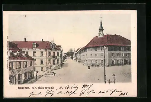 AK Bonndorf /Bad. Schwarzwald, Strassenpartie mit Gasthaus zur Sonne und Geschäft der Gebr. Maier