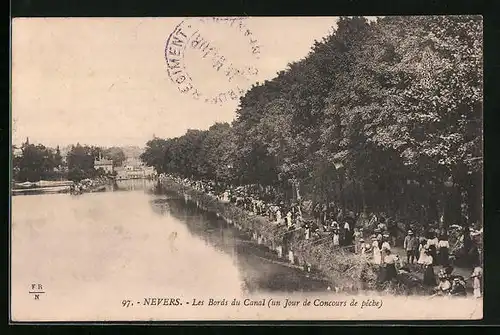 AK Nevers, Les Bords du Canal (Un Jour de Concours de pèche)