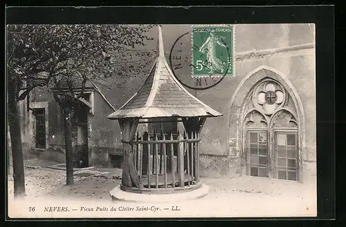 AK Nevers, Vieux Puits du Cloitre Saint-Cyr