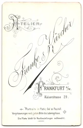 Fotografie Franke & Kärcher, Frankfurt a. M., Kaiserstrasse 29, Mädchen mit langen Haaren und Pony im Puffärmelkleid