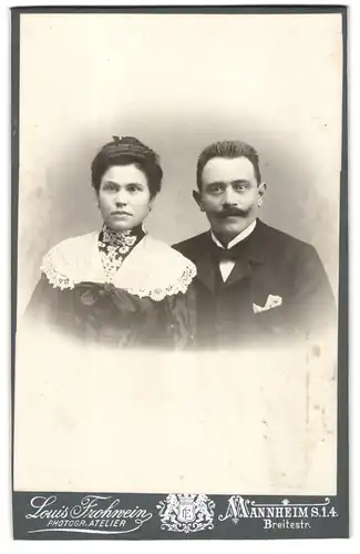 Fotografie Louis Frohwein, Mannheim, Breitestr., Junges Paar in hübscher Kleidung