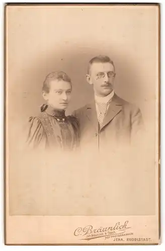Fotografie C. Bräunlich, Jena, Teichgraben 5, Junges Paar in hübscher Kleidung