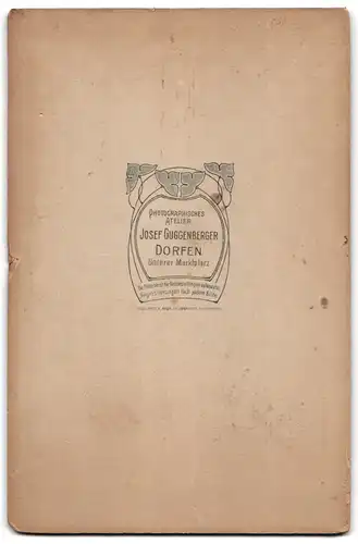 Fotografie Josef Guggenberger, Dorfen, Unterer Marktplatz, Junge Dame mit moderner Frisur