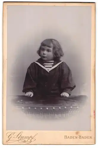 Fotografie G. Stumpf, Baden-Baden, Lichtenthalerstr. 53, Kleiner Junge im Matrosenanzug