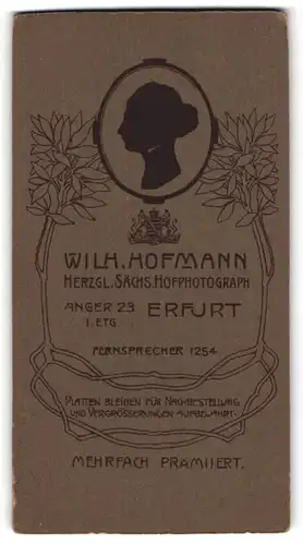 Fotografie Wilh. Hofmann, Erfurt, Anger 23, Schattenriss eines Frauenkopfes mit floraler Umrandung