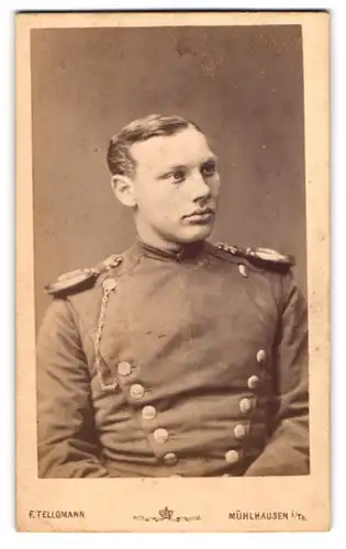 Fotografie F. Tellgmann, Mühlhausen i. Th., junger Soldat in Ulanen Uniform mit Epauletten