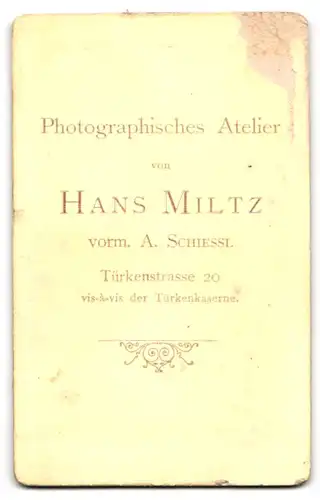 Fotografie Hans Miltz, München, Portrait junger Soldat in Uniform mit Pickelhaube